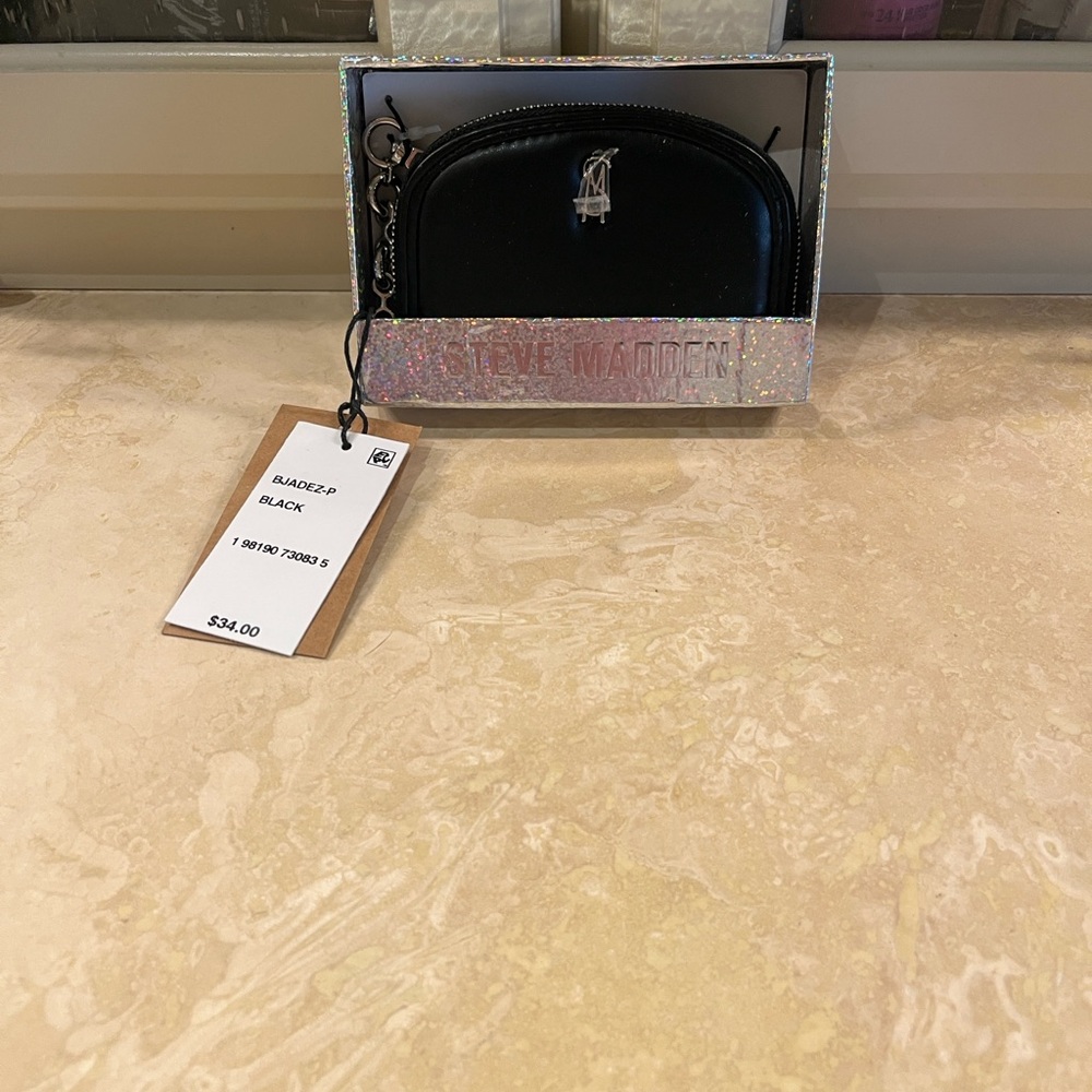 Steve Madden Boxed Bjadez Zipper Wallet